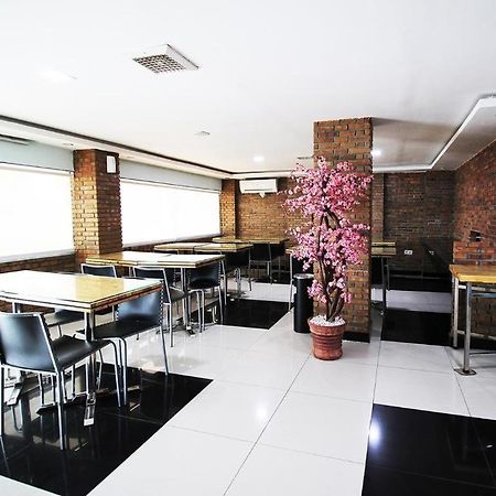 Amaliun Hotel Medan Kültér fotó