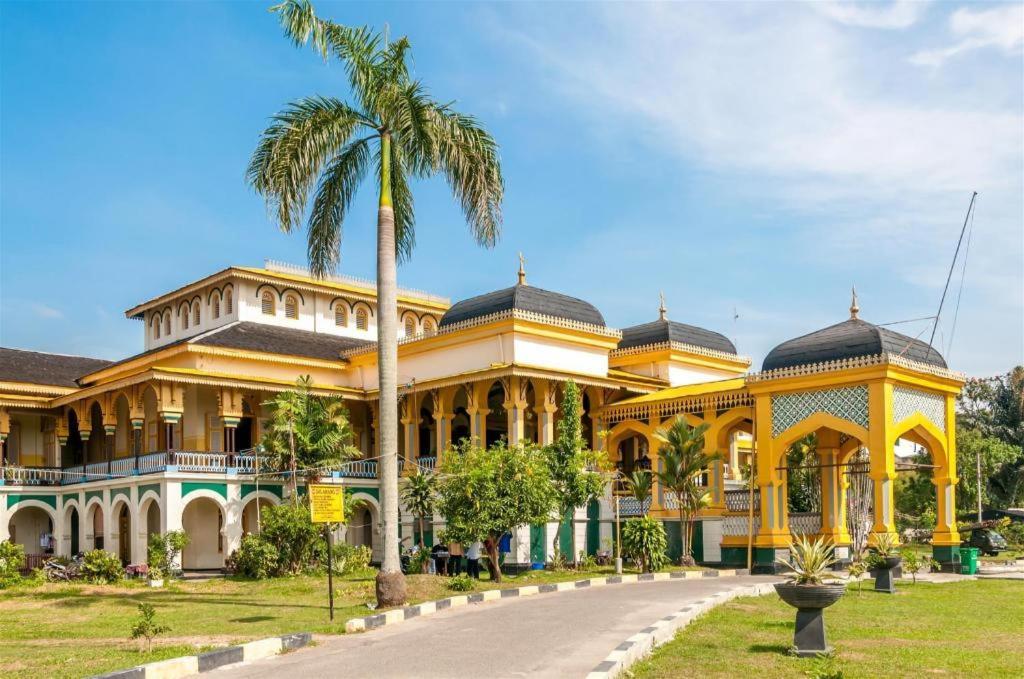 Amaliun Hotel Medan Kültér fotó