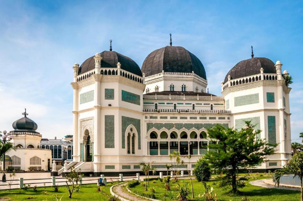 Amaliun Hotel Medan Kültér fotó