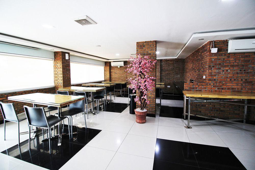 Amaliun Hotel Medan Kültér fotó