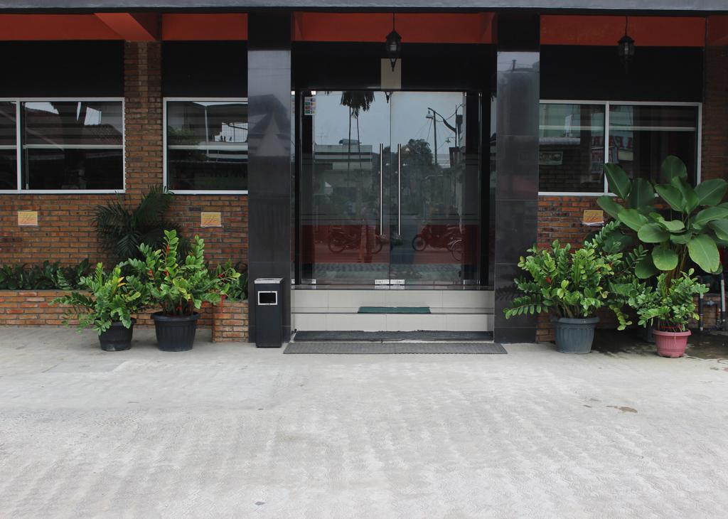 Amaliun Hotel Medan Kültér fotó