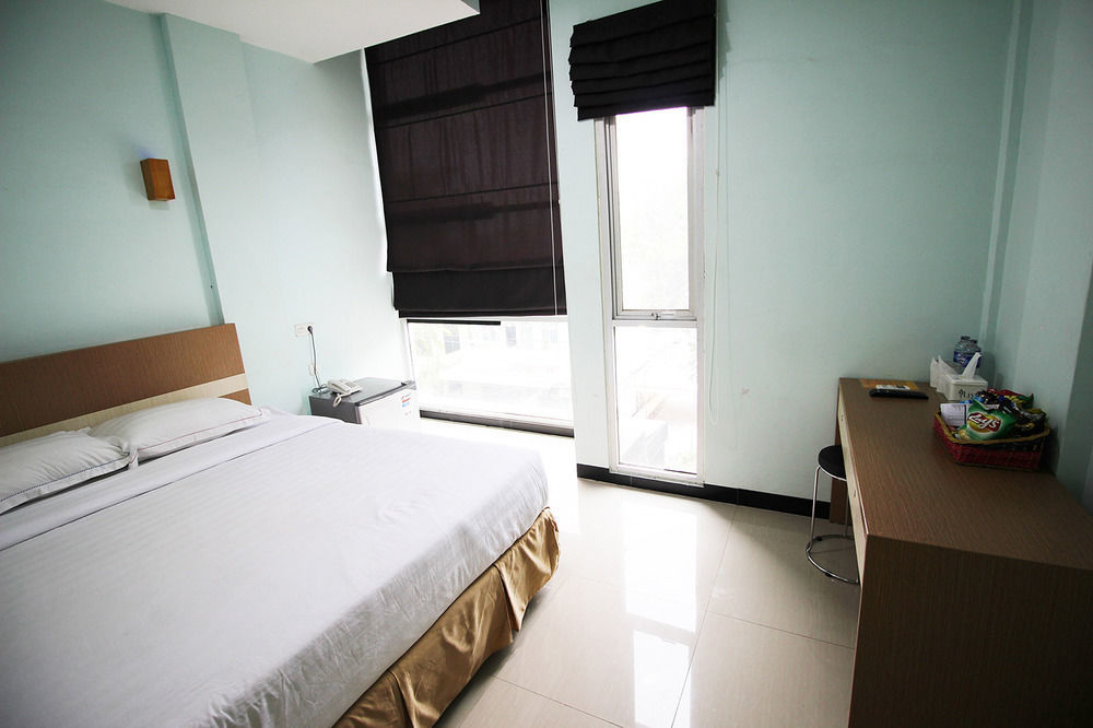 Amaliun Hotel Medan Kültér fotó
